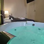 شقة Vatican Jacuzzi House *