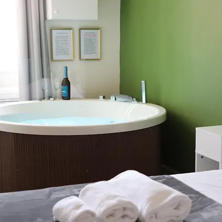 Vatican Jacuzzi House *