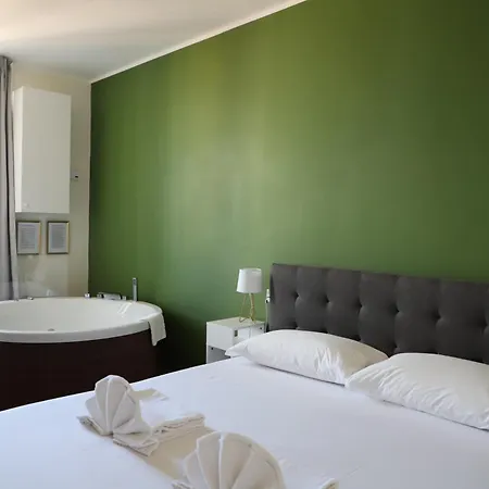 Vatican Jacuzzi House *