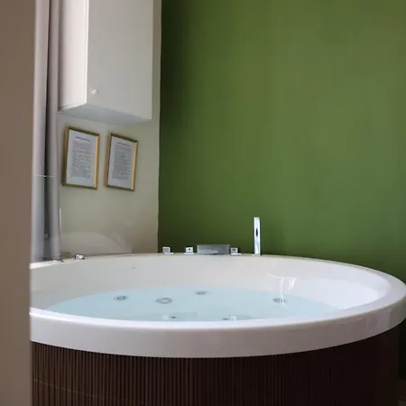 Vatican Jacuzzi House *